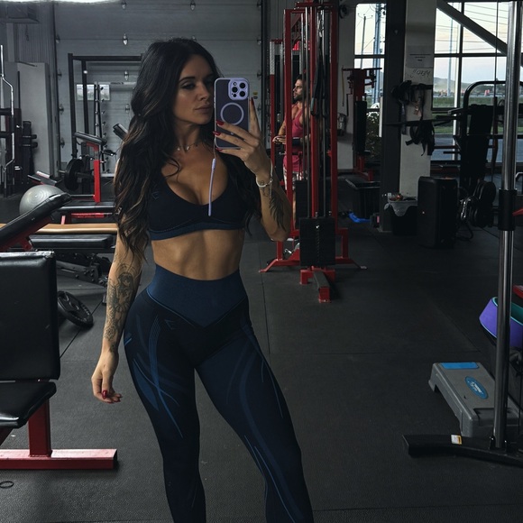 Meet your Posher, Alexandra - Picture 1 of 1